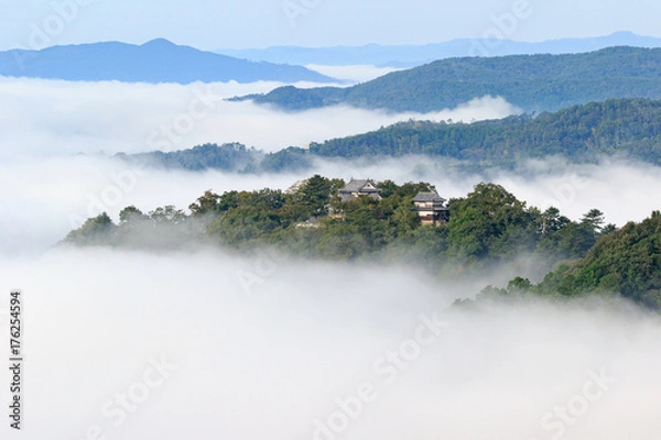 Obraz 備中松山城 -雲海に浮かぶ天空の城-