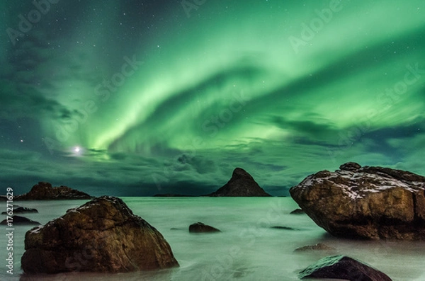 Fototapeta Polar light on a beach of  Andenes in Norway (aurora borealis)