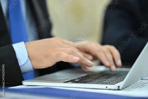 Obraz business man working on laptop