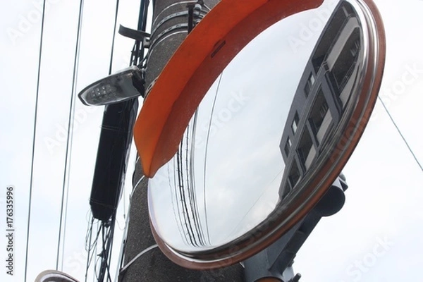 Fototapeta 道沿いのミラー