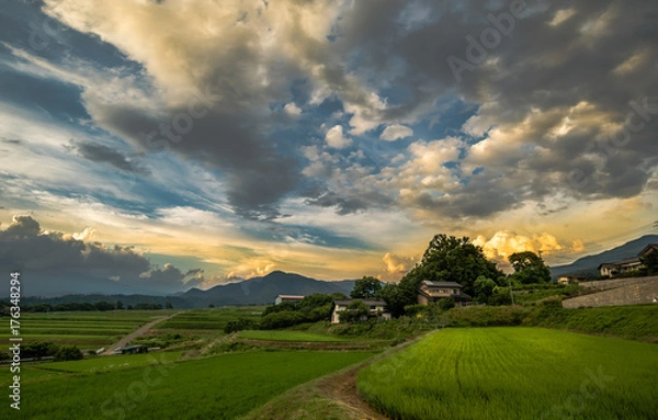 Obraz Paisagem no final do dia com montanha.
