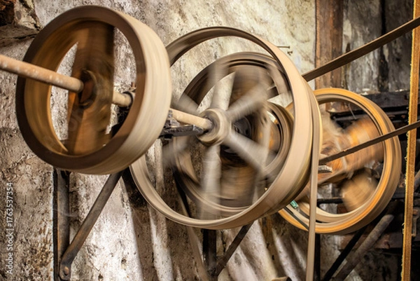 Obraz Holzräder über einen Riehmen angetrieben