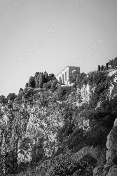 Obraz Mediterranean palace view from below cliff