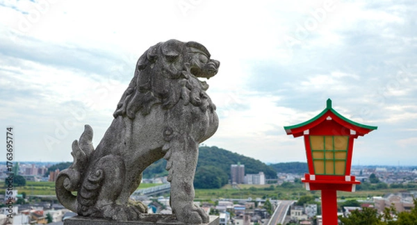 Obraz 狛犬と灯篭、街の景色