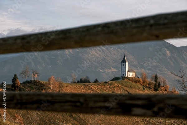 Obraz Jamnik Church through a hay eack