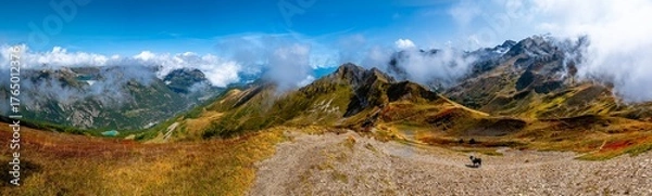 Fototapeta Widok z Col de Balme, Le Tour, Montroc, Francja, Alpy, Chamonix, masyw Mont Blanc. Zdjęcie wykonane we wrześniu 2025, jesień 