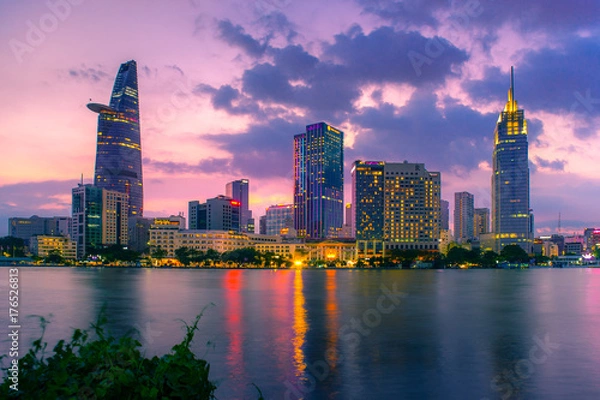 Fototapeta Ho Chi Minh Cityscape, 08 stycznia 2017: Saigon (HCMC) z imponującym pejzacją miejskim składającym się z kilku głównych drapaczy.