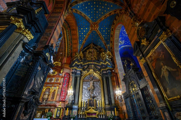 Fototapeta St. Mary's basilica in Krakow, Poland. The church is located on the Main Market Square and have on of the most beautiful ceiling. 