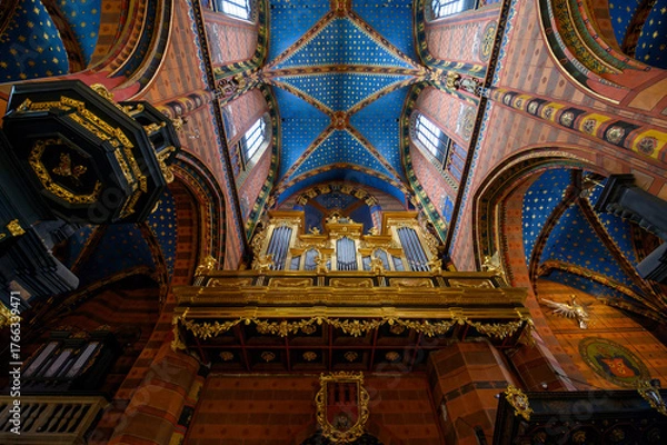 Fototapeta St. Mary's basilica in Krakow, Poland. The church is located on the Main Market Square and have on of the most beautiful ceiling. 