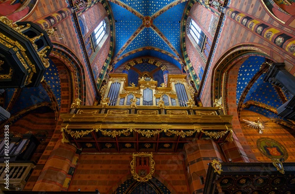 Fototapeta St. Mary's basilica in Krakow, Poland. The church is located on the Main Market Square and have on of the most beautiful ceiling. 