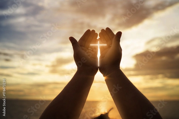 Obraz Ludzkie ręce otwierają dłoń ku czci. Terapia eucharystyczna Błogosław Boga, który pomaga pokutować katolickim wielkanocy Wielkiego Postu. Tło koncepcji chrześcijańskiej.