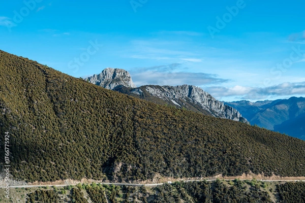 Fototapeta The mountain scenery of the Qinghai-Tibet Plateau, with a road winding along the mountainside