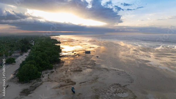 Obraz Walakiri's Beauty at Low Tide: A Stunning Panorama of Sand and Sunset