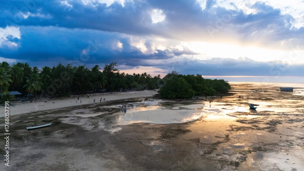 Obraz Walakiri's Beauty at Low Tide: A Stunning Panorama of Sand and Sunset