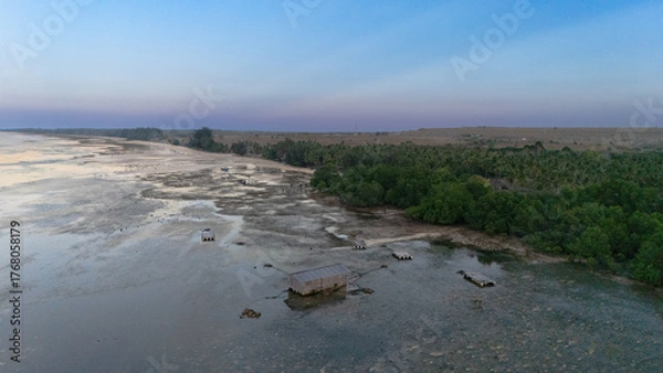 Obraz Walakiri's Beauty at Low Tide: A Stunning Panorama of Sand and Sunset