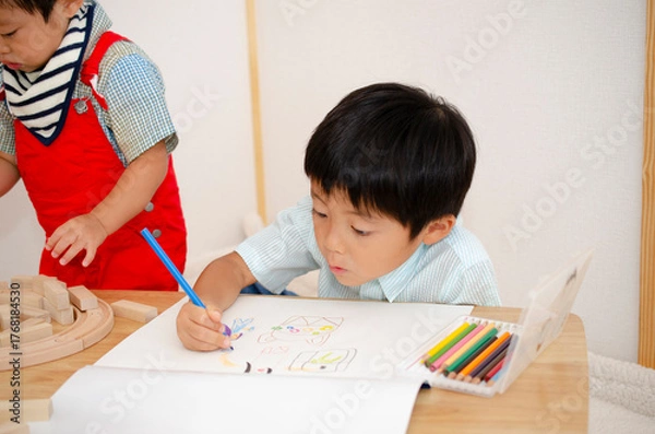 Fototapeta 仲よく遊ぶ兄弟