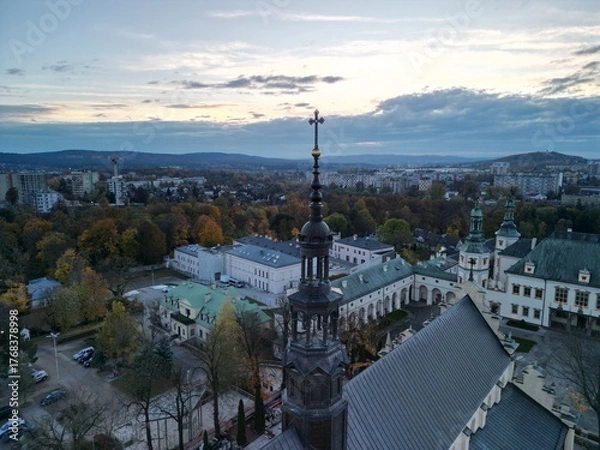 Obraz Kielce - Polska - widok z drona na panorame miasta. Wierzowce i zabytki