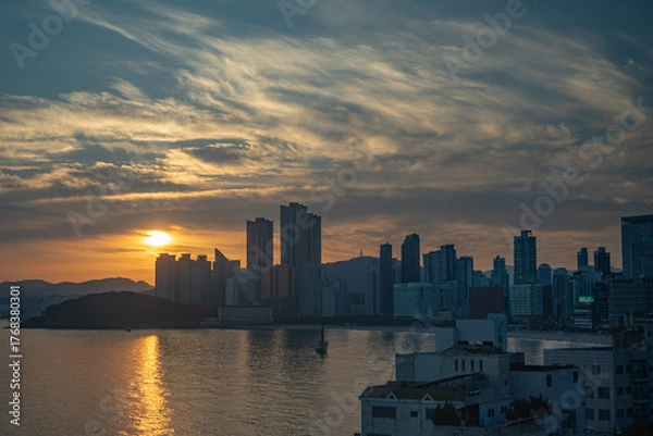 Obraz Golden Nightfall in Busan