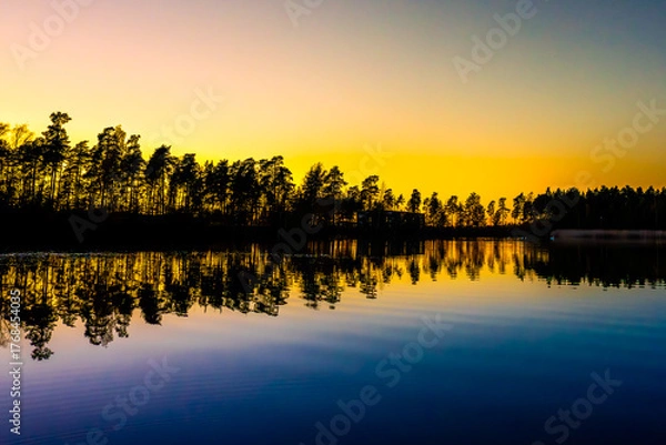 Fototapeta Autumn Colors Reflected on a Golden Lake
