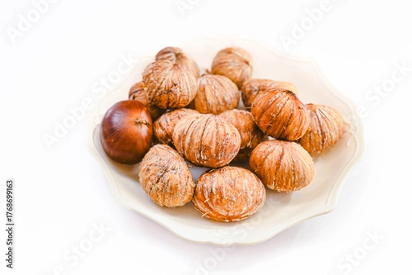 Fototapeta 鬼皮をむいた栗
