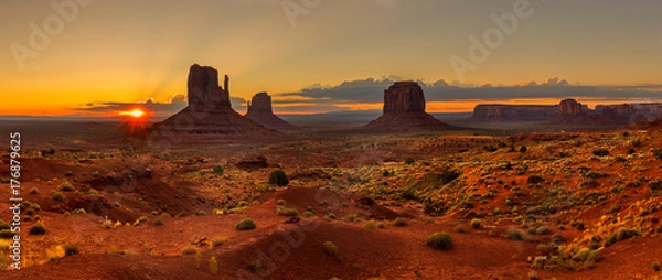 Fototapeta Wschód słońca nad Monument Valley Panorama