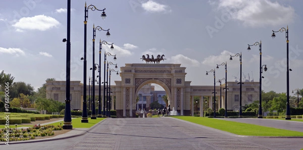 Fototapeta View of the main entry gate to the Zabeel Palac of Sheikh Mohammad bin Rashid al Maktoum, Dubai City, United Arab Emirates