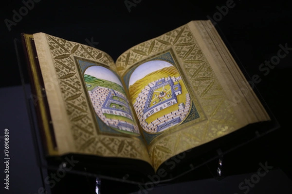 Fototapeta Old and Arabic book