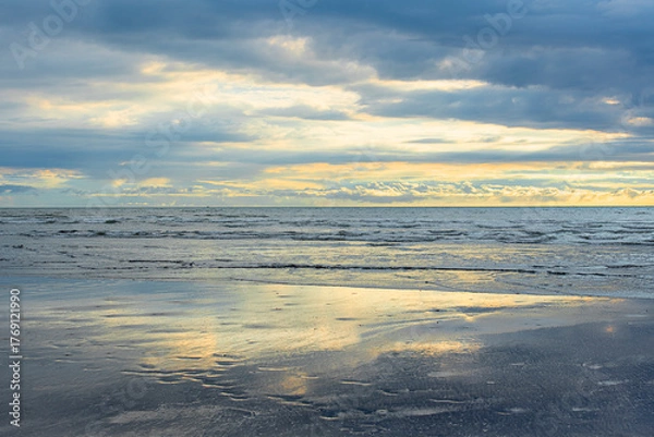 Fototapeta Karde Beach, Beautiful breathtaking sunset, sky with clouds, dark clouds over the ocean, nature background, A Beautiful evening sea-beach sunset, landscape, waterscape, seascape