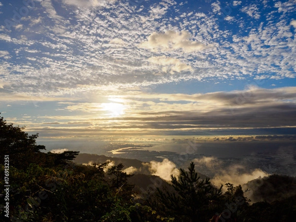 Fototapeta 六甲山上からの夜明け　雲海の神戸大阪方面を臨む