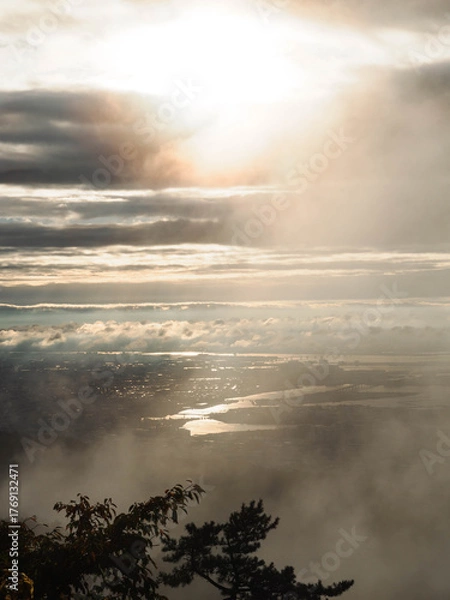 Fototapeta 六甲山上からの夜明け　雲海の神戸大阪方面を臨む