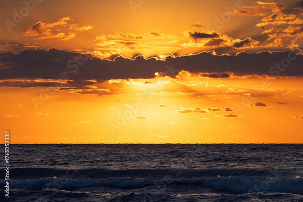 Obraz Beautiful sunrise over the sea horizon with scenic clouds and sun rays