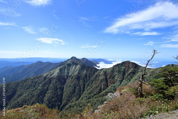 Fototapeta 石鎚山　弥山からニノ森への稜線を眺める　（愛媛県　日本百名山）