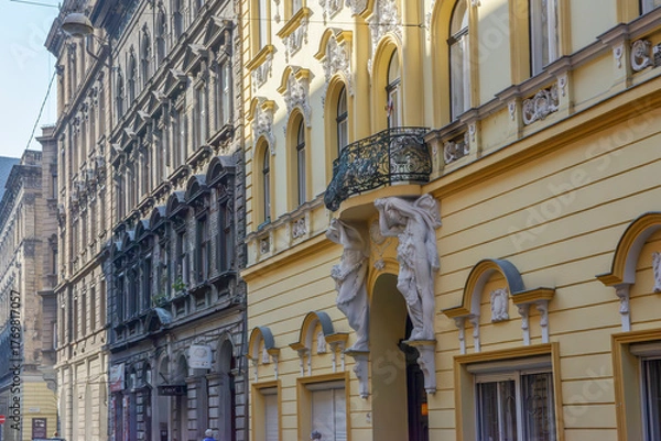 Fototapeta View of buildings on Aradi street in Budapest, Hungary.