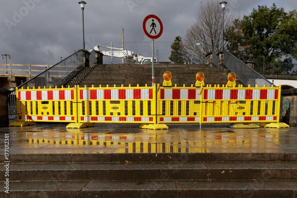 Obraz The Augustus bridge in Dresden is being renovated. Therefor it is blocked at one side and this picture shows the blockade of the stairs.