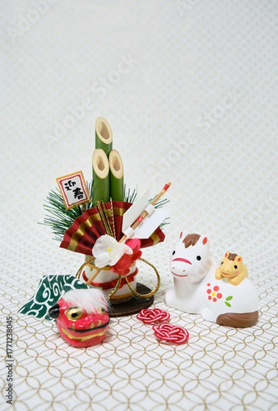 Fototapeta 可愛い馬の置物と七宝柄の背景の年賀状素材