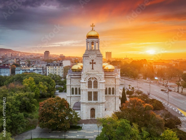 Obraz Dormition of the Mother of God Cathedral, Varna city park, Bulgaria aerial panoramic view at sunrise in autumn