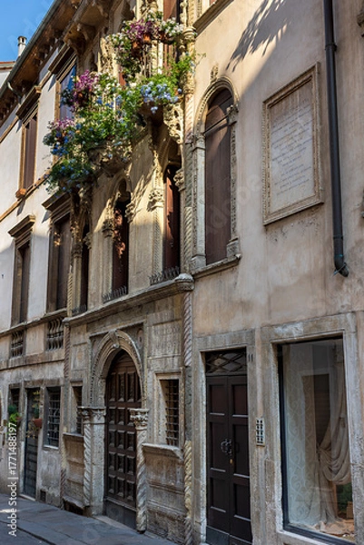 Fototapeta Casa Pigafetta in Vicenza, a historic building named after the famous navigator Antonio Pigafetta, showcasing intricate architectural details