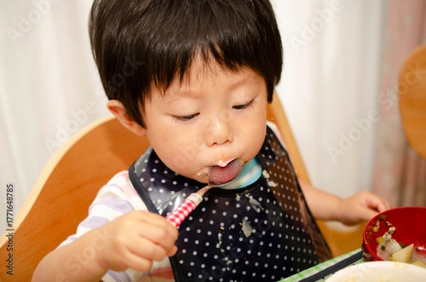 Fototapeta 食事中の子供