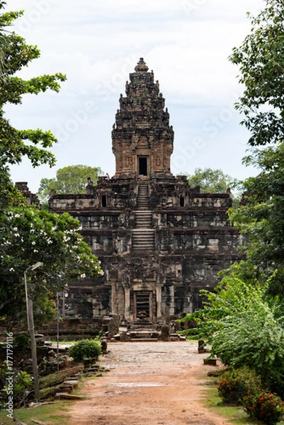 Obraz Bakong temple pyramid ancient architecture in cambodia