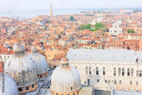 Obraz イタリアのヴェネツィアにあるサン・マルコ広場周辺の街並みを上空から撮影