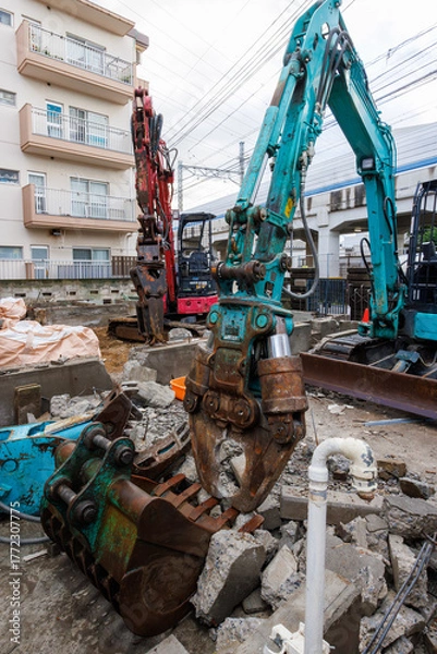 Fototapeta 家の解体に利用された重機