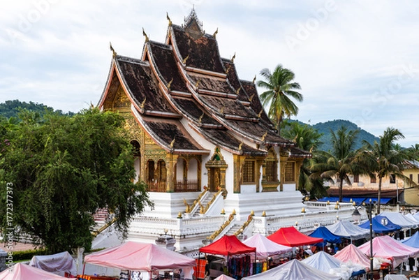Obraz Haw pha bang temple and night market in luang prabang