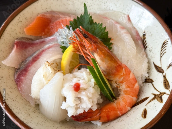 Fototapeta 豪華海鮮丼 刺身盛り合わせと海老の彩り和食