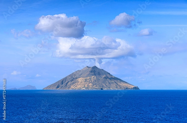 Obraz The Aeolian Archipelago: sea horizon with the Island of Stromboli, southern Italy, near the northern coast of Sicily.