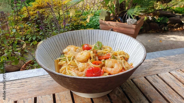 Fototapeta spaghetti mit garnelen