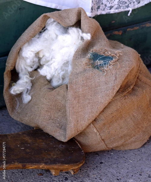 Obraz wool in a jute bag