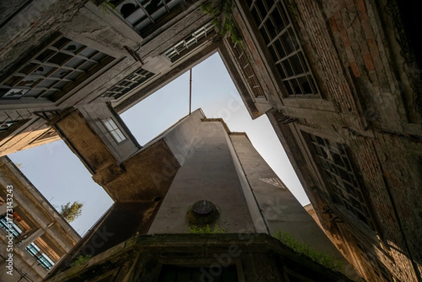 Obraz Abandoned distillery tower in Italy – circular industrial building with glass dome, steel beams, panoramic windows, decaying factory interior, urban exploration, post-industrial architecture