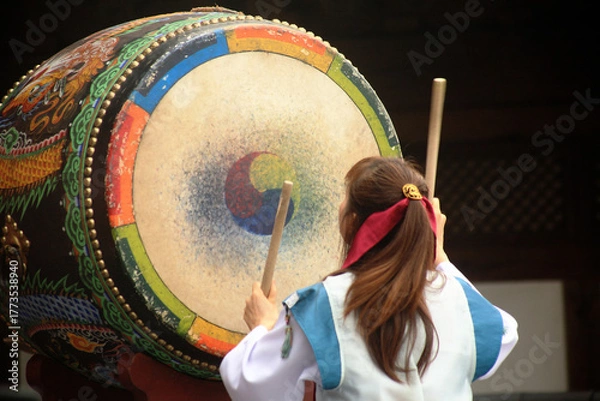 Obraz a girl with a drumbeat