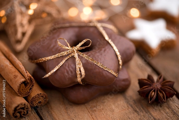 Obraz Weihnachtliches Stillleben mit Schokoladen-Lebkuchen