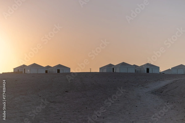 Fototapeta Une tente Berbère dans le désert au Maroc